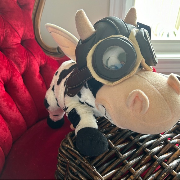 Universal Studios Cow Twister Movie Aviator Pilot Flying Wings Stuffed Plush 16” - Picture 10 of 10